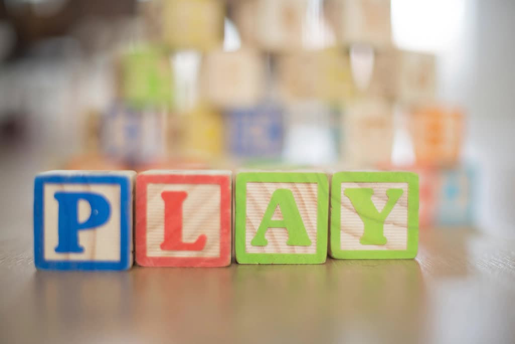 Free play wood block image — 가정양육 가산금 조건 — 어린이집 이용 여부