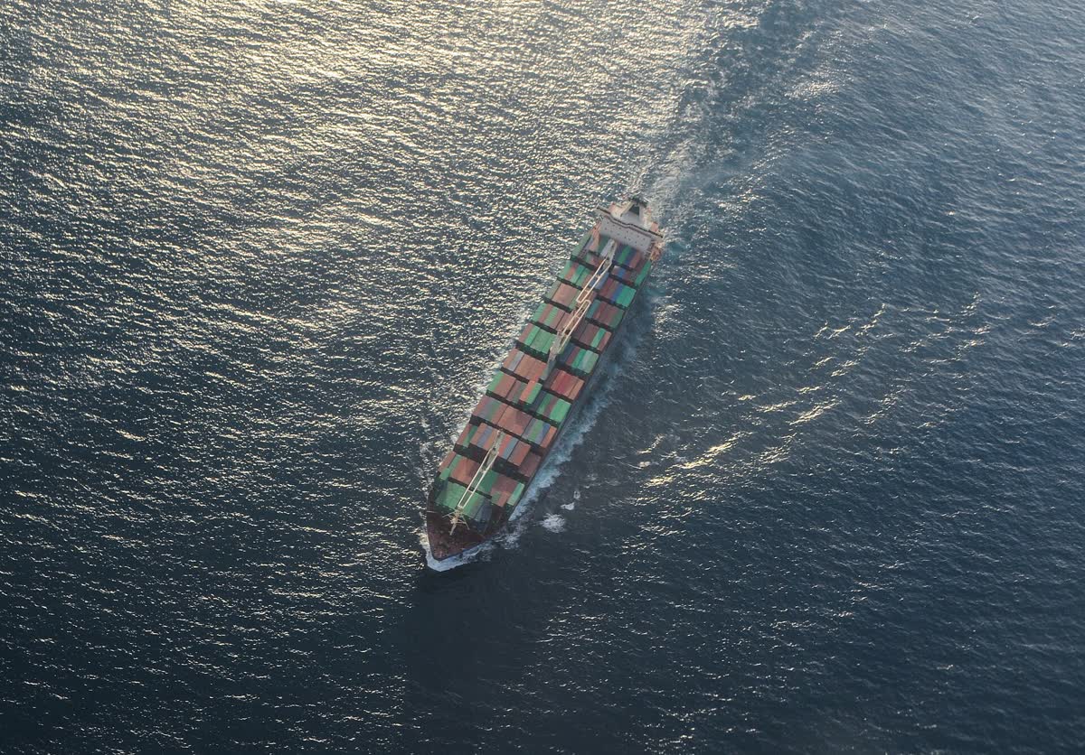 Aerial photograph of a cargo ship — 환율 오르면 좋은 점, 수출기업 실적이 왜 먼저 움직이나