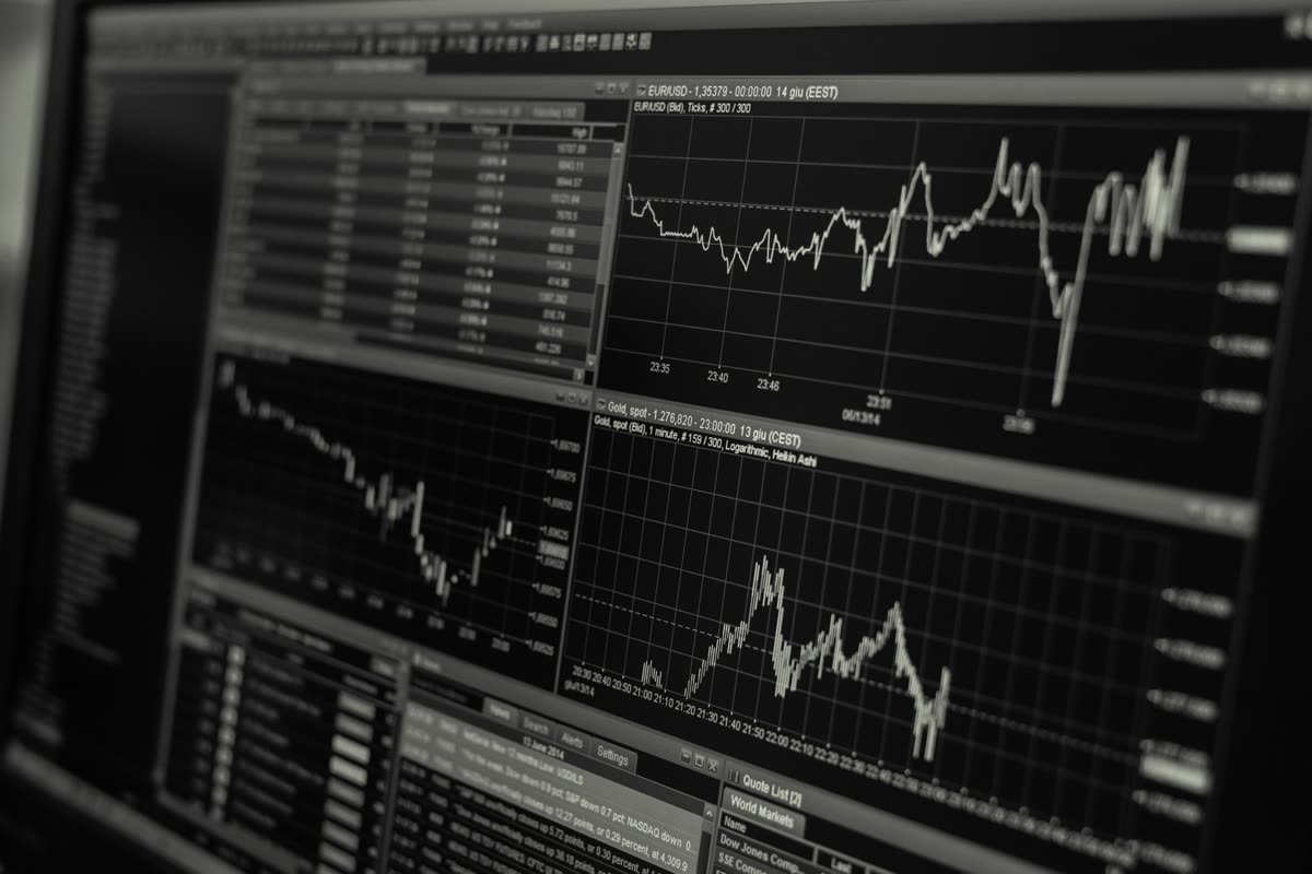 Stock market charts illustration — 9월 3~4일, 무슨 일이 있었나