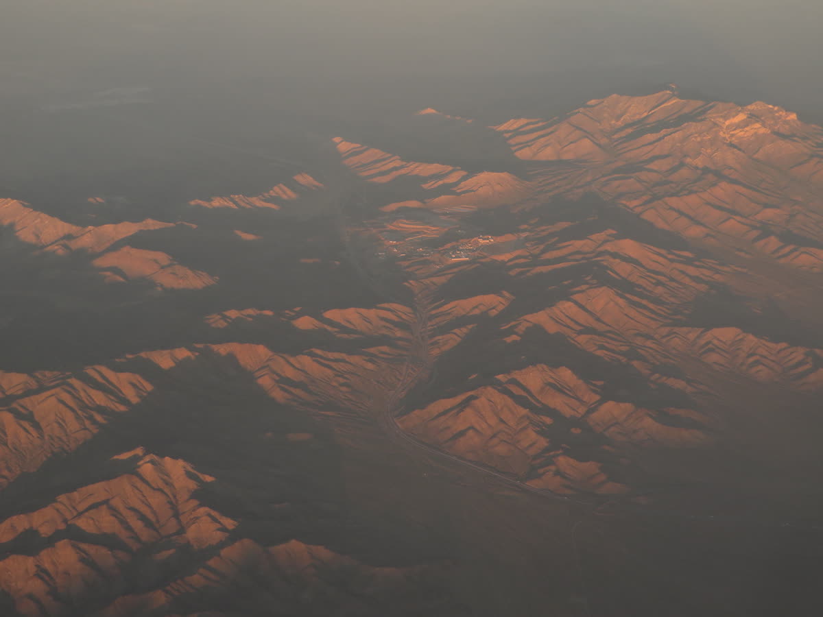 File:Mountain Pass Rare Earth Mine, Mountain Pass, California (15470415247).jpg — 중국의 희토류 수출통제, 언제부터 어떻게