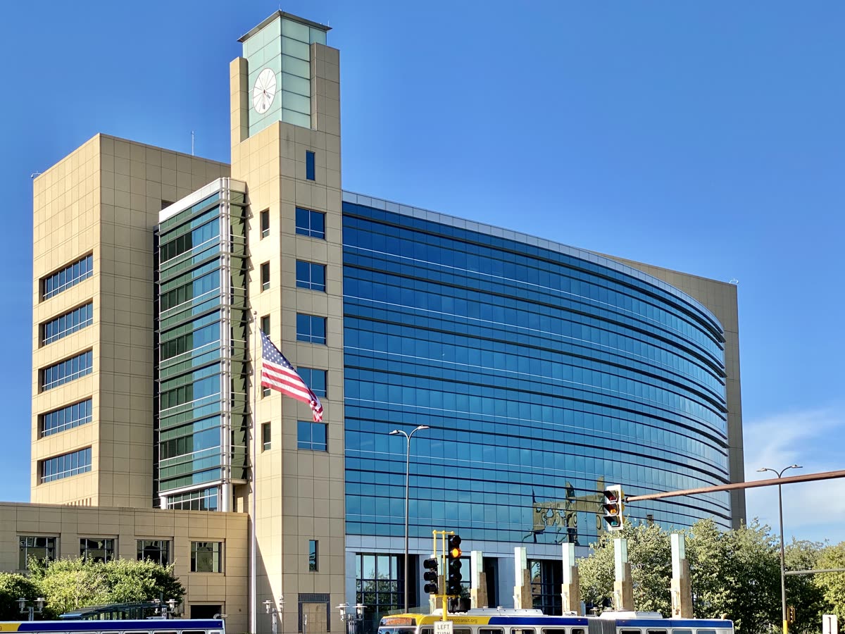 Federal Reserve Building, Hennepin Avenue and 1st Street, Warehouse District, Minneapolis, MN - 51763246865 — 월러 발언 요지와 9월 금리 동결 확률