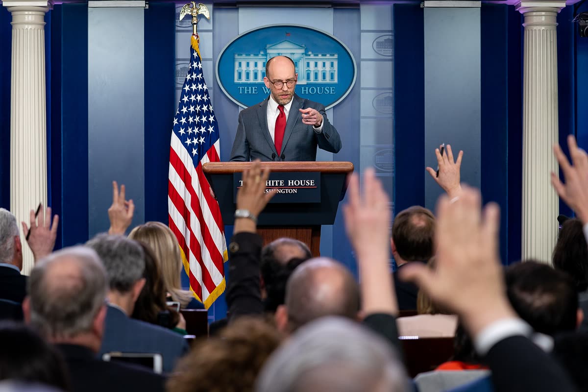 White House Press Briefing (40387058473) — 행정부 전방위의 금리 인하 압박